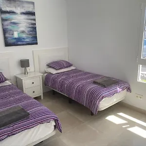 Ashdene - Luxury Modern With Large Heated Pool Wifi Uk Tv Bar & Bbq Playa Blanca (Lanzarote)