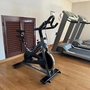 https://the-salamadras.hotelsinnerja.org